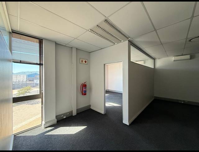 519M² WAREHOUSE TO LET IN STIKLAND INDUSTRIAL